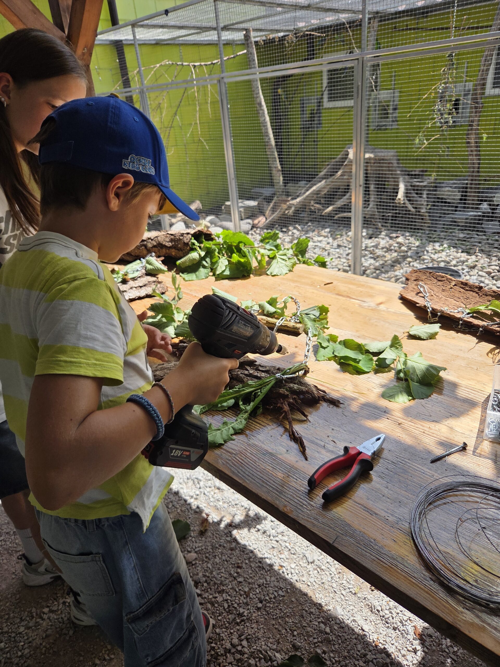Kinder beim FerienSpass am Werken